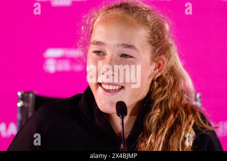 Mirra Andreeva von Russland bei der Pressekonferenz während der Mutua Madrid Open 2024, ATP Masters 1000 und WTA 1000, Tennisturnier am 1. Mai 2024 in Caja Magica in Madrid, Spanien Stockfoto