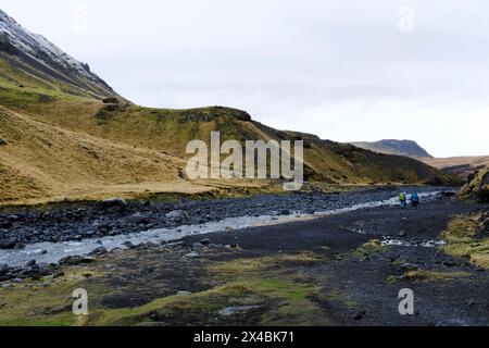 Landschaft in der Nähe von Seljavallalaug Pool, einem natürlich beheizten Schwimmbad, etwa zehn Kilometer östlich von Ásólfsskáli Stockfoto