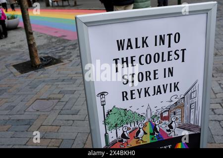 Skolavoerdustigur Street, die Regenbogenstraße in Reykjavík, Island Stockfoto