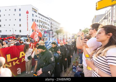 Berliner Revolutionäre 1. Mai-Demo, Heraus zum revolutionaeren 1. Mai , Berlin, 01.05.2024 Revolutionäre 1. Mai-Demo, Heraus zum revolutionaeren 1. Mai , Berlin, 01.05.2024 *** Berlin Revolutionaere 1 Mai Demo, Heraus zum revolutionaeren 1 Mai , Berlin, 01 05 2024 Revolutionaere 1 Mai Demo, Heraus zum revolutionaeren 1 Mai , Berlin, 01 05 2024 Copyright: XEibner-Pressefoto/JadrankoxMarjax EP JMC Stockfoto