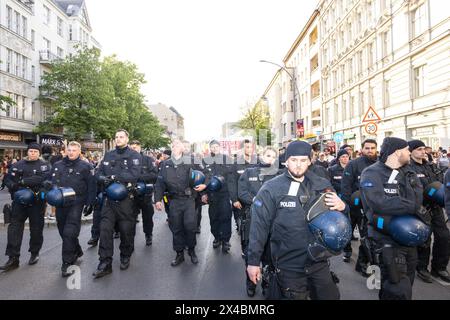 Berliner Revolutionäre 1. Mai-Demo, Heraus zum revolutionaeren 1. Mai , Berlin, 01.05.2024 Revolutionäre 1. Mai-Demo, Heraus zum revolutionaeren 1. Mai , Berlin, 01.05.2024 *** Berlin Revolutionaere 1 Mai Demo, Heraus zum revolutionaeren 1 Mai , Berlin, 01 05 2024 Revolutionaere 1 Mai Demo, Heraus zum revolutionaeren 1 Mai , Berlin, 01 05 2024 Copyright: XEibner-Pressefoto/JadrankoxMarjax EP JMC Stockfoto