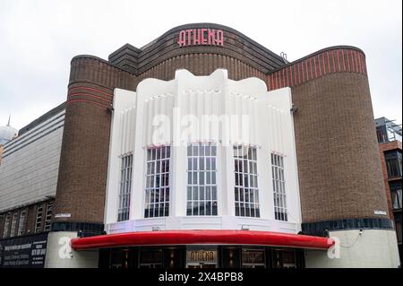 Das Konferenzzentrum Leicester England United Kingdom Athena wurde in den 1930er Jahren als Odeon-Kino im modernen Art déco-Stil erbaut. Backstein, Gebäude, Architektur Stockfoto
