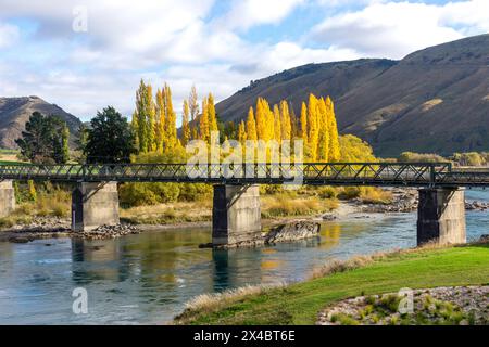 Old Beaumont Bridge über den Fluss Clyde, State Highway 8, Beaumont, Otago, Neuseeland Stockfoto