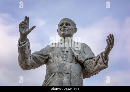 Denkmal von Papst Johannes Paul II. Auf dem Gipfel des Fourviere-Hügels, Lyon, Frankreich Stockfoto