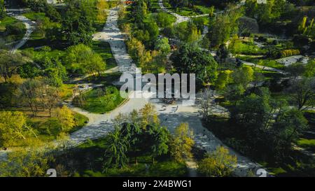 Wunderschöner Blick auf den Stadtpark. Luftaufnahme des berühmten Sempione-Parks im Herzen von Mailand, Lombardia, Italia Stockfoto