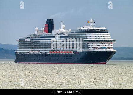 Maiden UK Arrival of Queen Anne, ein Kreuzfahrtschiff der Pinnacle-Klasse, das von der Cunard Line betrieben wird, Teil der Carnival Corporation am 30. April 2024. Stockfoto