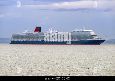 Maiden UK Arrival of Queen Anne, ein Kreuzfahrtschiff der Pinnacle-Klasse, das von der Cunard Line betrieben wird, Teil der Carnival Corporation am 30. April 2024. Stockfoto