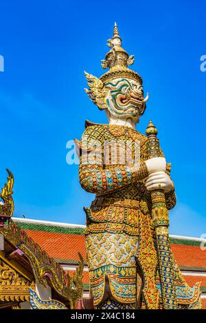 Weiße Wächterstatue, Grand Palace, Bangkok, Thailand. Palace war von 1782 bis 1925 die Heimat des Königs von Thailand Stockfoto