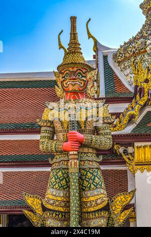 Rote Wächterstatue, Grand Palace, Bangkok, Thailand. Palace war von 1782 bis 1925 die Heimat des Königs von Thailand Stockfoto