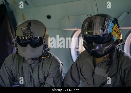 Jewhen Wasyliev/Le Pictorium - die 16. Separate Brigade der Brody Army Aviation - 30/04/2024 - Ukraine/Lemberg/Lemberg - die Piloten der 16. Separaten Brody Army Aviation Brigade nahmen an 21 UN-Friedensmissionen in Jugoslawien, im Kosovo und in Afrika Teil. und seit 2014 sind sie an Kampfeinsätzen gegen die russische Armee beteiligt. Im April 2024 waren sie an einer Operation beteiligt, um verwundete Soldaten aus Azovstal zu evakuieren. Derzeit führen die Hubschrauberpiloten der 16. Separaten Armee-Luftverkehrsbrigade Kampfeinsätze in der Ostukraine durch. Stockfoto