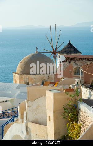 Griechenland, Santorini, Oia. Blick auf die Häuser auf der Insel Santorin. Stockfoto