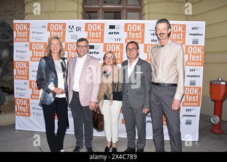 Katja Wildenmuth BR Intendatin Dr. Florian Herrmann MDL Dorothe Erpenstein FFF Geschaeftsfuehrung Thomas Linsmayer Deutsches Theater GF. Daniel Sponsel Doc Leiter München 01.05.2024 Deutsches Theater Dov fest- Eroeffnung München *** Katja Wildenmuth BR Intendatin Dr. Florian Herrmann MDL Dorothe Erpenstein FFF Geschaeftsfuehrung Thomas Linsmayer Deutsches Theater GF Daniel Sponsel Doc Leiter München 01 05 2024 Deutsches Theater Dov Fest Eroeffnung München Stockfoto