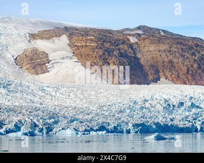 Bruckner Gletscher. Landschaft im Johan Petersen Fjord, einem Zweig des Sermilik Eisefjords, Ammassalik Region, Grönland, dänisches Territorium. Stockfoto