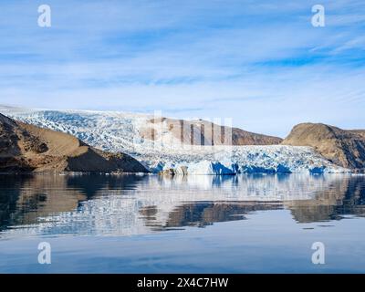 Bruckner Gletscher. Landschaft im Johan Petersen Fjord, einem Zweig des Sermilik Eisefjords, Ammassalik Region, Grönland, dänisches Territorium. Stockfoto