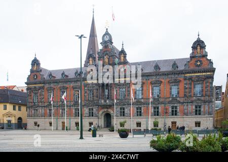 Fassade des Rathauses von Malmö, Schweden. Fußgängerzone Stockfoto