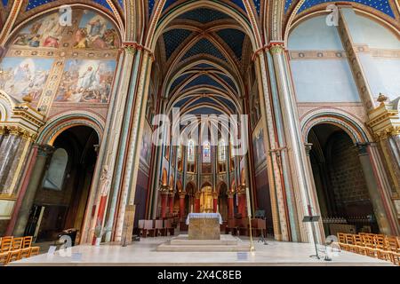 Die Kirche Saint-Germain-des-Prés befindet sich im Pariser Viertel Saint-Germain-des-Prés, Frankreich. Die älteste erhaltene Kirche von Paris, die romanische St. Stockfoto