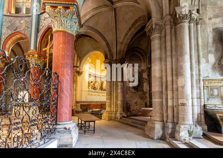 Die Kirche Saint-Germain-des-Prés befindet sich im Pariser Viertel Saint-Germain-des-Prés, Frankreich. Die älteste erhaltene Kirche von Paris, die romanische St. Stockfoto