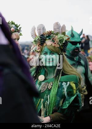 Teilnehmer des englischen Folk-Festivals Jack in the Green May Day im Mai 2023 in Hastings East Sussex England UK Stockfoto