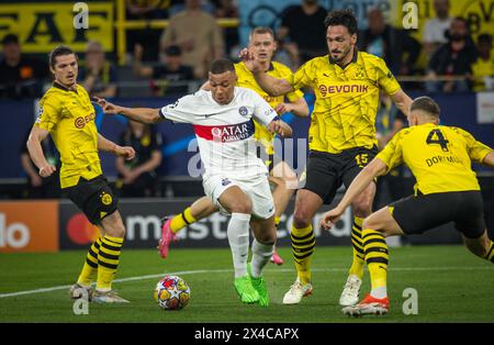 Dortmund, Deutschland. Mai 2024. Kylian Mbappe (Paris) Nico Schlotterbeck (BVB) Mats Hummels (BVB) Marcel Sabitzer (BVB) Borussia Dortmund - Paris Stockfoto