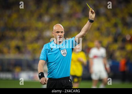 Dortmund, Deutschland. Mai 2024. Schiedsrichter Anthony Taylor Borussia Dortmund - Paris Saint-Germain 01.05.2024 Copyright (nur für journalistis Stockfoto