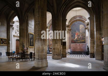 Inneres der Kirche Saint-Merri, Pfarrkirche in Paris, in der Nähe des Centre Pompidou, im Viertel Saint-Merri von Paris, Frankreich. Stockfoto