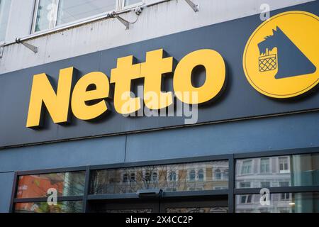 Netto Lebensmittelgeschäft. Netto ist ein dänischer Discount-Supermarkt, der in Dänemark, Deutschland und Polen tätig ist. Im Besitz der Salling Group, CEO anders Hagh. Stockfoto