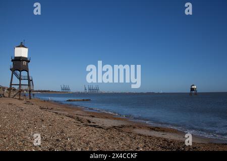 Viktorianische Leuchttürme am Strand von Dovercourt, Harwich, Essex im Vereinigten Königreich Stockfoto