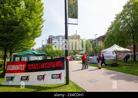 Manchester, Großbritannien. Mai 2024. Mehr als 50 Studenten der Universität Manchester haben sich in Solidarität mit Palästinensern, die in Gaza einem Völkermord ausgesetzt sind, in Lager genommen. Sie fordern, dass die Universität ihre Partnerschaft mit BAE Systems und anderen Rüstungsunternehmen beendet, ihre Beziehungen zur Tel Aviv Universität und der Hebräischen Universität Jerusalem abbaut, jegliche unethische Forschung beendet und keine Disziplinarmaßnahmen gegen Studenten ergriffen. Quelle: GaryRobertsphotography/Alamy Live News Stockfoto