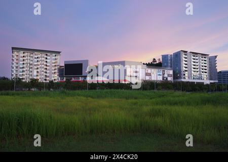 Kota Kinabalu, Sabah. Malaysia. Februar 2023. Foto für das Business Center in Sembulan, Kota Kinabalu. Mit Einkaufszentrum Imago und Wohnhaus, A Stockfoto