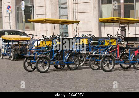 Vierradverleih im Stadtzentrum, Rom, Latium, Italien Stockfoto