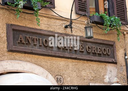 Schild des Antico Caffè Greco (seit 1760) in der Via dei Condotti, Rom, Latium, Italien Stockfoto