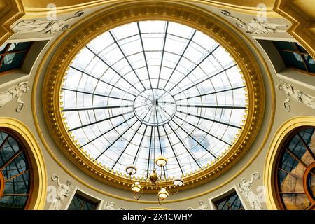 Die Galerie Vivienne ist eine der emblematischsten überdachten Passagen in Paris, Frankreich. Die Galerie wurde 1823 von Marchoux, dem Präsidenten der Cham, erbaut Stockfoto