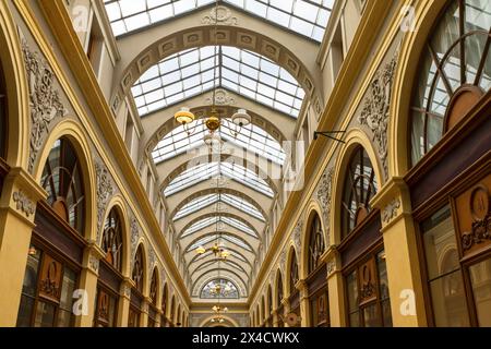 Die Galerie Vivienne ist eine der emblematischsten überdachten Passagen in Paris, Frankreich. Die Galerie wurde 1823 von Marchoux, dem Präsidenten der Cham, erbaut Stockfoto