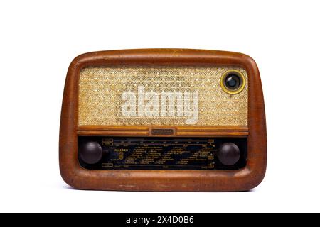 Vintage Minerva Allegro Radio 1952 Tischmodell - Broadcast Nostalgie auf weißem Hintergrund Stockfoto