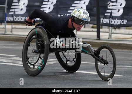 London Marathon 2024 21. April 2024 Rollstuhlrennen Marcel Hug Stockfoto