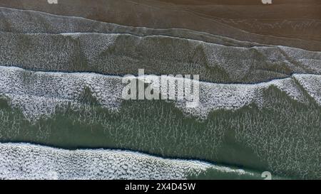 Blick aus der Vogelperspektive auf Newgale Beach, Pembrokeshire, Wales, Atlantik Stockfoto