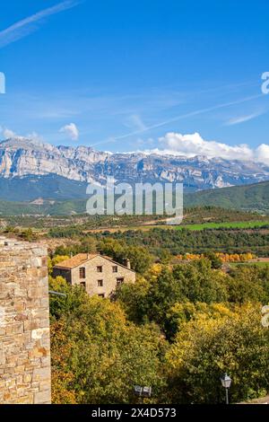 Peña Montañesa von Ainsa in der Region Aragon aus gesehen Stockfoto