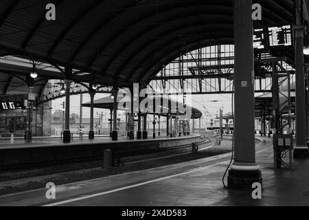 Newcastle upon Tyne Großbritannien: 11. Februar: Ein ruhiger Morgen am Newcastle Central Station Stockfoto