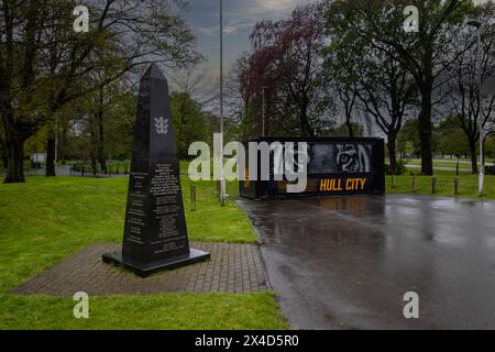 Kunstwerke vor dem MKM Stadium in Hull, East Riding of Yorkshire, Großbritannien Stockfoto