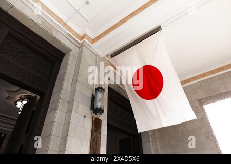 Osaka, Japan. April 2024. Japanische Flagge im Regierungsgebäude der Präfektur Osaka. - 20240416 PD19466 Credit: APA-PictureDesk/Alamy Live News Stockfoto