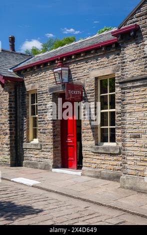 England, West Yorkshire, Oxenhope Station an der Keighley & Worth Valley Conserved Steam Railway (Eintritt zum Ticketbüro) Stockfoto