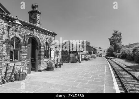 England, West Yorkshire, Oakworth Station an der Keighley & Worth Valley Conserved Steam Railway Stockfoto