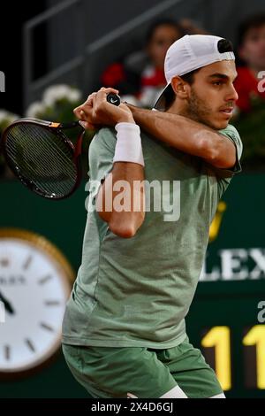 Madrid, Spanien. April 2024. Francisco Cerundolo aus Argentinien verlor im Viertelfinale der Mutua Madrid Open gegen Fritz aus den USA. Quelle: Cézaro de Luca/dpa/Alamy Live News Stockfoto