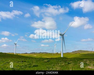 Senvion MM82/2050 Windturbinen auf der Carsington Weide in Derbyshire Dales England. Stockfoto