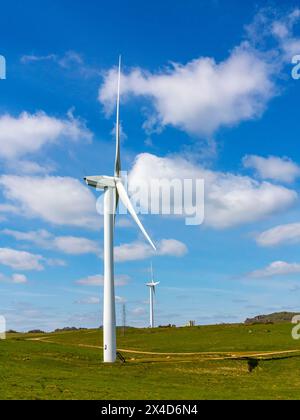 Senvion MM82/2050 Windturbinen auf der Carsington Weide in Derbyshire Dales England. Stockfoto