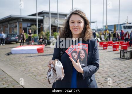 Delara Burkhardt SPD Europawahlkandidatin Delara Burkhardt am Sonntag, den 28. April 2024 an der Kieler Bahnhofsbrücke Kiel Schleswig-Holstein Deutschland fpr-burkhardt-7627 *** Delara Burkhardt SPD-Europawahlkandidatin Delara Burkhardt am Sonntag, 28. April 2024 auf der Kieler Bahnhofsbrücke Kiel Schleswig Holstein Deutschland fpr burkhardt 7627 Stockfoto