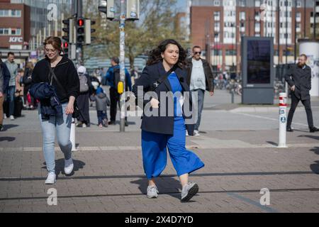 Delara Burkhardt SPD Europawahlkandidatin Delara Burkhardt am Sonntag, den 28. April 2024 an der Kieler Bahnhofsbrücke Kiel Schleswig-Holstein Deutschland fpr-burkhardt-7604 *** Delara Burkhardt SPD-Europawahlkandidatin Delara Burkhardt am Sonntag, 28. April 2024 auf der Kieler Bahnhofsbrücke Kiel Schleswig Holstein Deutschland fpr burkhardt 7604 Stockfoto