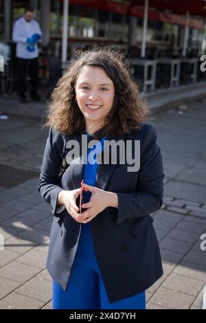 Delara Burkhardt SPD Europawahlkandidatin Delara Burkhardt am Sonntag, den 28. April 2024 an der Kieler Bahnhofsbrücke Kiel Schleswig-Holstein Deutschland fpr-burkhardt-7622 *** Delara Burkhardt SPD-Europawahlkandidatin Delara Burkhardt am Sonntag, 28. April 2024 auf der Kieler Bahnhofsbrücke Kiel Schleswig Holstein Deutschland fpr burkhardt 7622 Stockfoto