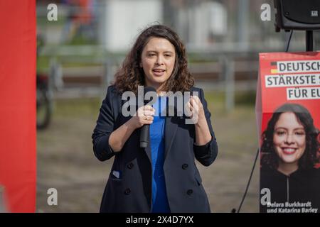 Delara Burkhardt SPD Europawahlkandidatin Delara Burkhardt am Sonntag, den 28. April 2024 an der Kieler Bahnhofsbrücke Kiel Schleswig-Holstein Deutschland fpr-burkhardt-7795 *** Delara Burkhardt SPD-Europawahlkandidatin Delara Burkhardt am Sonntag, 28. April 2024 auf der Kieler Bahnhofsbrücke Kiel Schleswig Holstein Deutschland fpr burkhardt 7795 Stockfoto