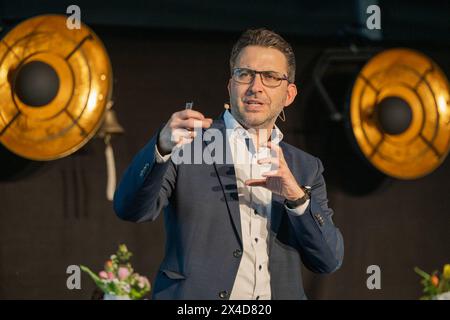 Carsten C. Schermuly Prof. Dr. rer. nat. Carsten C. Schermuly, Diplom-Psychologe, Leiter des Studiengangs Internationale Betriebswirtschaftslehre mit Schwerpunkt Wirtschaftspsychologie an der SRH Hochschule Berlin. Kiel Schleswig-Holstein Deutschland fpr-schermuly-2231 *** Carsten C Schermuly Prof Dr rer nat Carsten C Schermuly, Diplom-Psychologe, Leiter des Studiengangs International Business Administration mit Schwerpunkt Wirtschaftspsychologie an der SRH Hochschule Berlin Kiel Schleswig Holstein Deutschland fpr schermuly 2231 Stockfoto